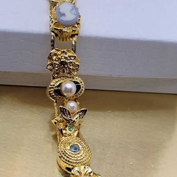14K GP VINTAGE CAMEO BRACELET MULTI STONES & PEARLS 8"IN
, NEW WITH OUT TAG - Picture 2 of 11